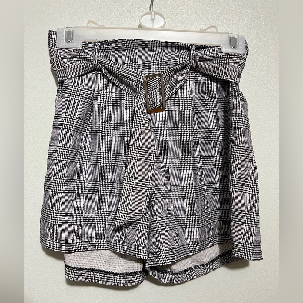 Mr.Price wide leg black&white shorts with belt.